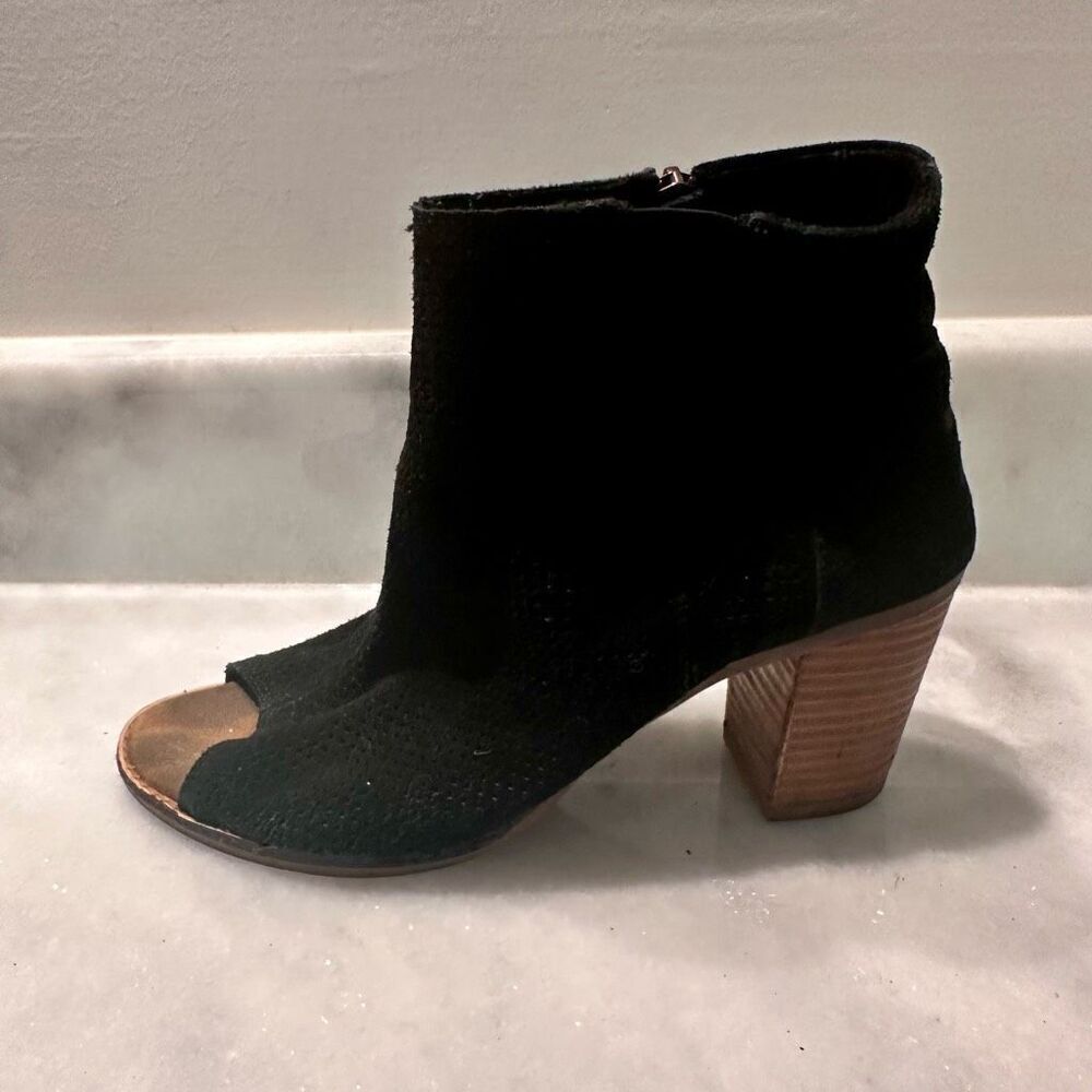 Tom’s Majorca Perforated Suede Peep Toe Block Heel Black Ankle Boots  Size 9